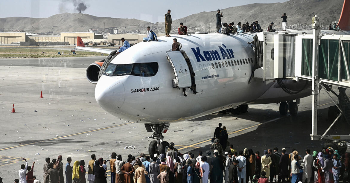 Afghanistan : chaos et panique à l'aéroport de Kaboul ...