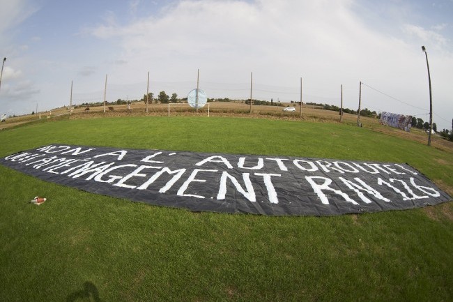 Ils Se Mettent à Poil Contre Lautoroute Toulouse Castres Oneplanete