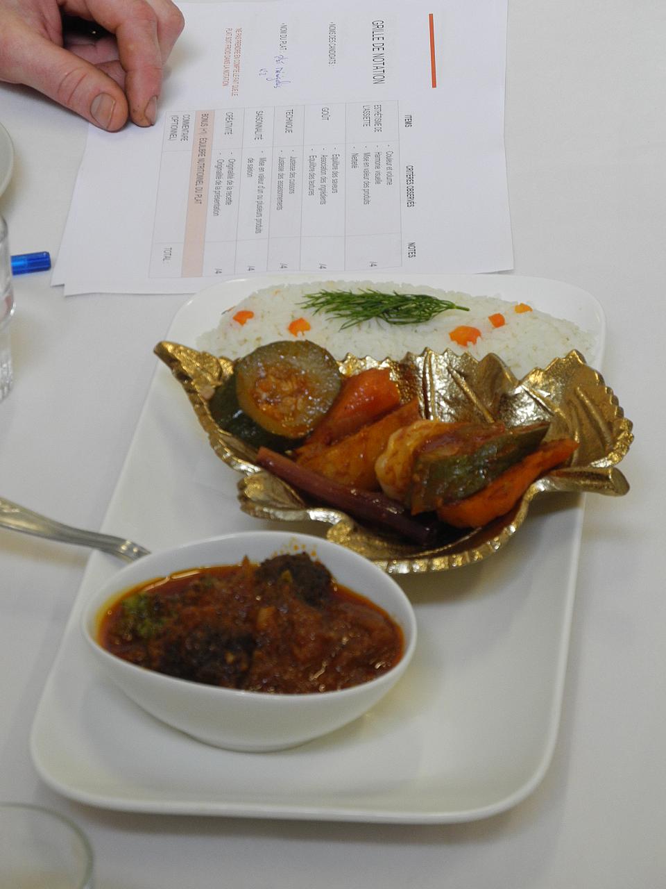 Les plats sont observés, goûtés et notés par le jury. Le Thiou de Maydouna et sa viande en trompe-l'œil ont raflé la mise et remporté le 1er prix.