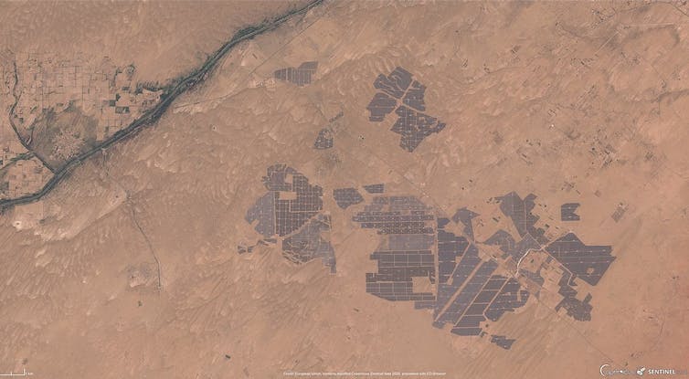 vue satellite d’une des plus grandes centrales solaires au monde