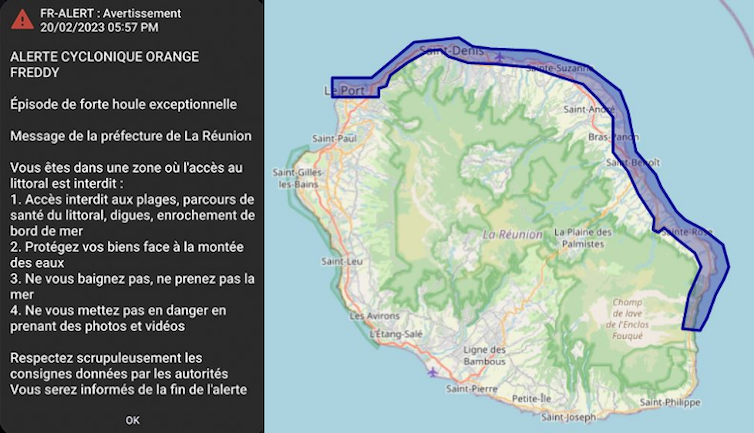 Collage de deux images, l’une est une copie-écrna de la notification reçue sur téléphone, l’autre est une carte de la Réunion, la zone de diffusion étant tout le littoral de la moitié nord est