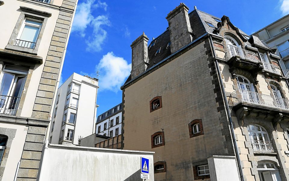 Le litige portait sur la partie ouest de la villa Crosnier. Ses habitants estimaient que le projet du groupe Océanic allait boucher des vues. Le tribunal judiciaire a jugé qu’il s’agit de jours de souffrance et que le projet permettra à la lumière de continuer à y entrer.