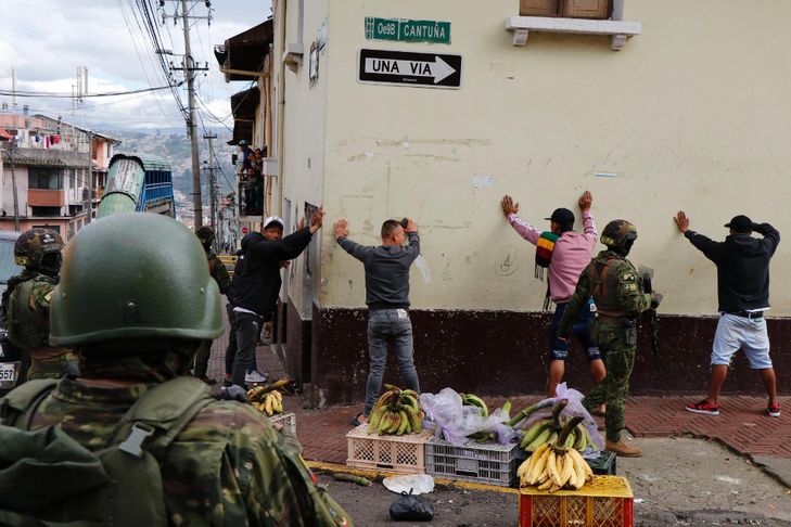 "Ils ont réveillé notre colère": l'Equateur lance une offensive musclée contre les gangs