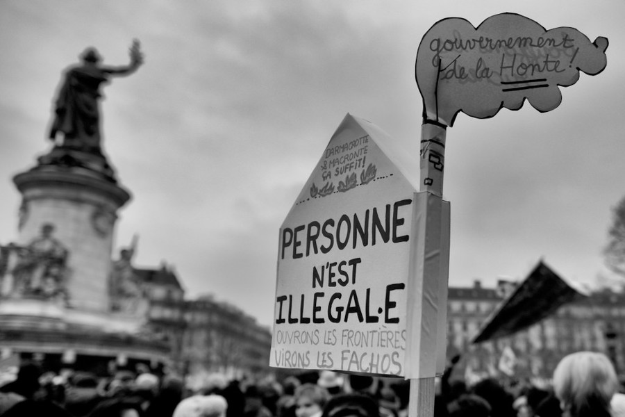 Avec La Loi Immigration, Au Moins 110 000 Personnes, Dont 30 000 ...