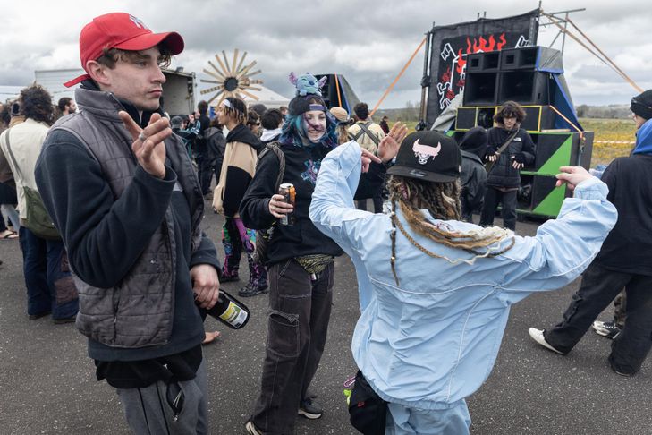 Une rave party rassemble plus de 6.000 personnes en Bretagne