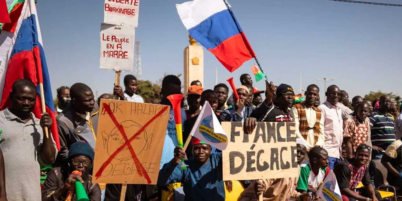 Macron vs Poutine : guerre totale en Afrique ? | OnePlanete