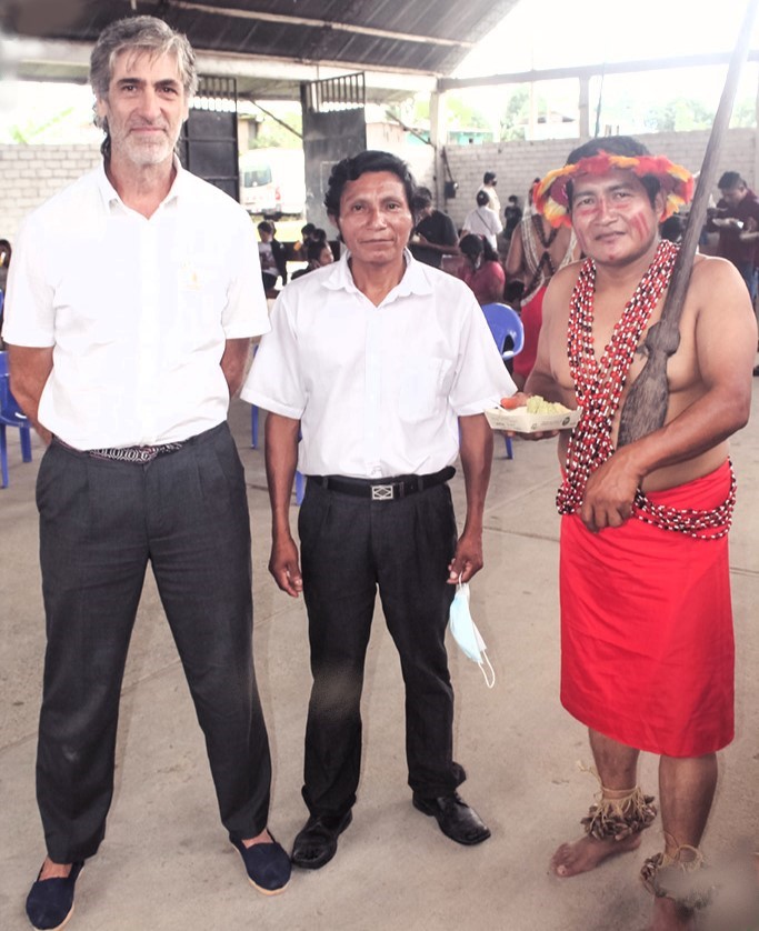 Fernando Mendive avec deux hommes Kichwa