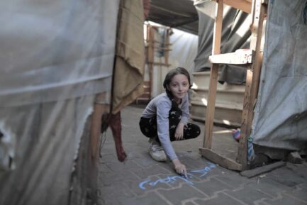 Adolescente dans un des centres gérés par UNRWA dans la bande de Gaza