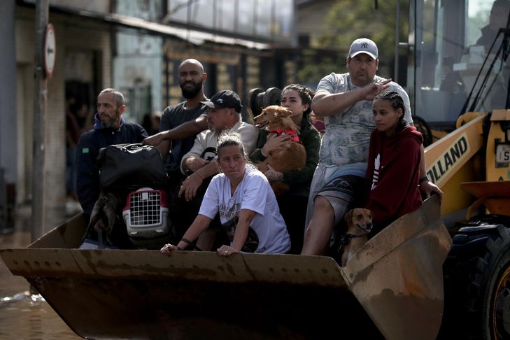 Inondations au Brésil: course contre la montre pour secourir les victimes
