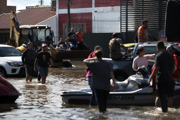 Inondations au Brésil: course contre la montre pour secourir les victimes