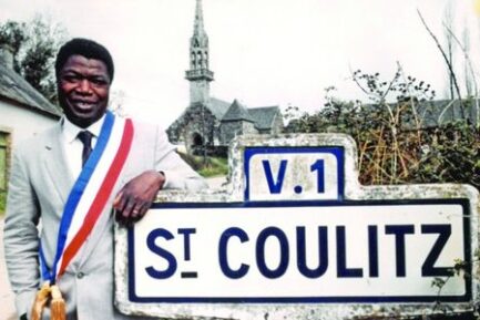Kofi Yamgnane a été maire de Saint-Coulitz de 1989 à 2001.