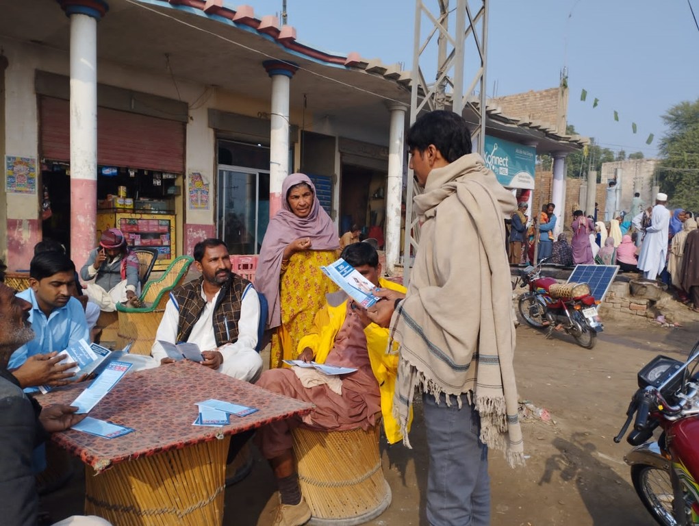 1 million de brochures de sensibilisation à la traite des êtres humains et au trafic de migrants ont été distribuées au Pakistan.