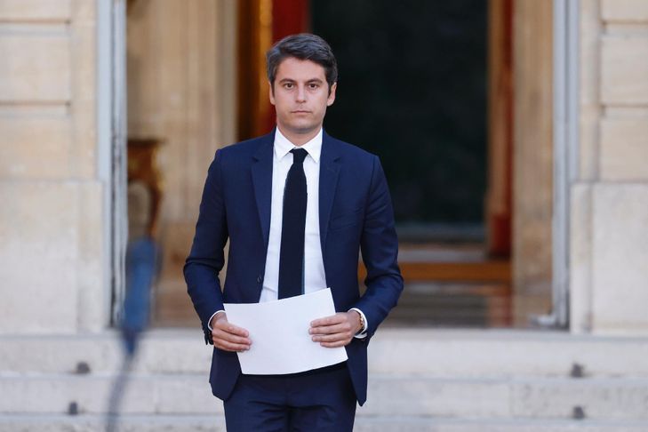 Macron demande aux "forces politiques républicaines" de s'accorder, la gauche scandalisée