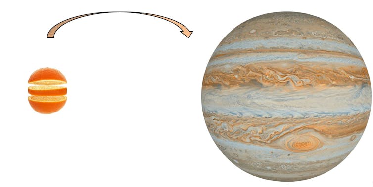 Une orange découpée est reconstituée pour atteindre la taille de Jupiter