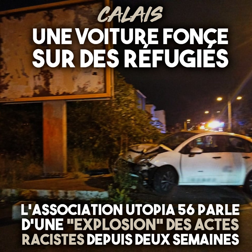 La voiture fracassée sur un panneau publicitaire après avoir tenté d