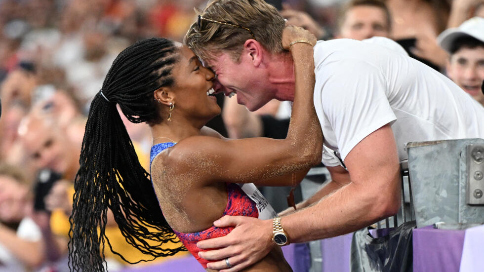 L'une est médaillée d'or aux JO, l'autre est athlète paralympique. Tara Davis-Woodhall et Hunter Woodhall forme un couple symbolique inclusif.