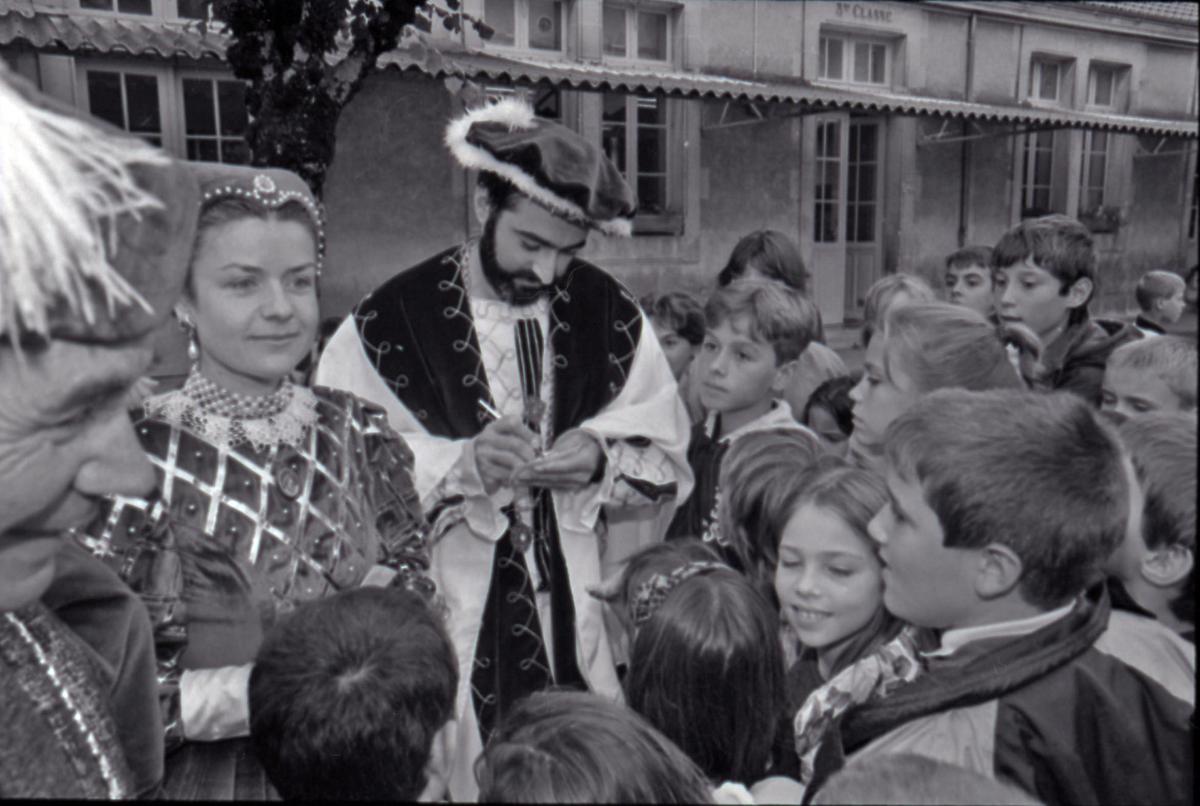 1994. Au début de l’aventure du festival, une grande fête pour les 500 ans de la naissance du bon roi François Iᵉʳ.