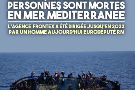 Un bateau rempli d