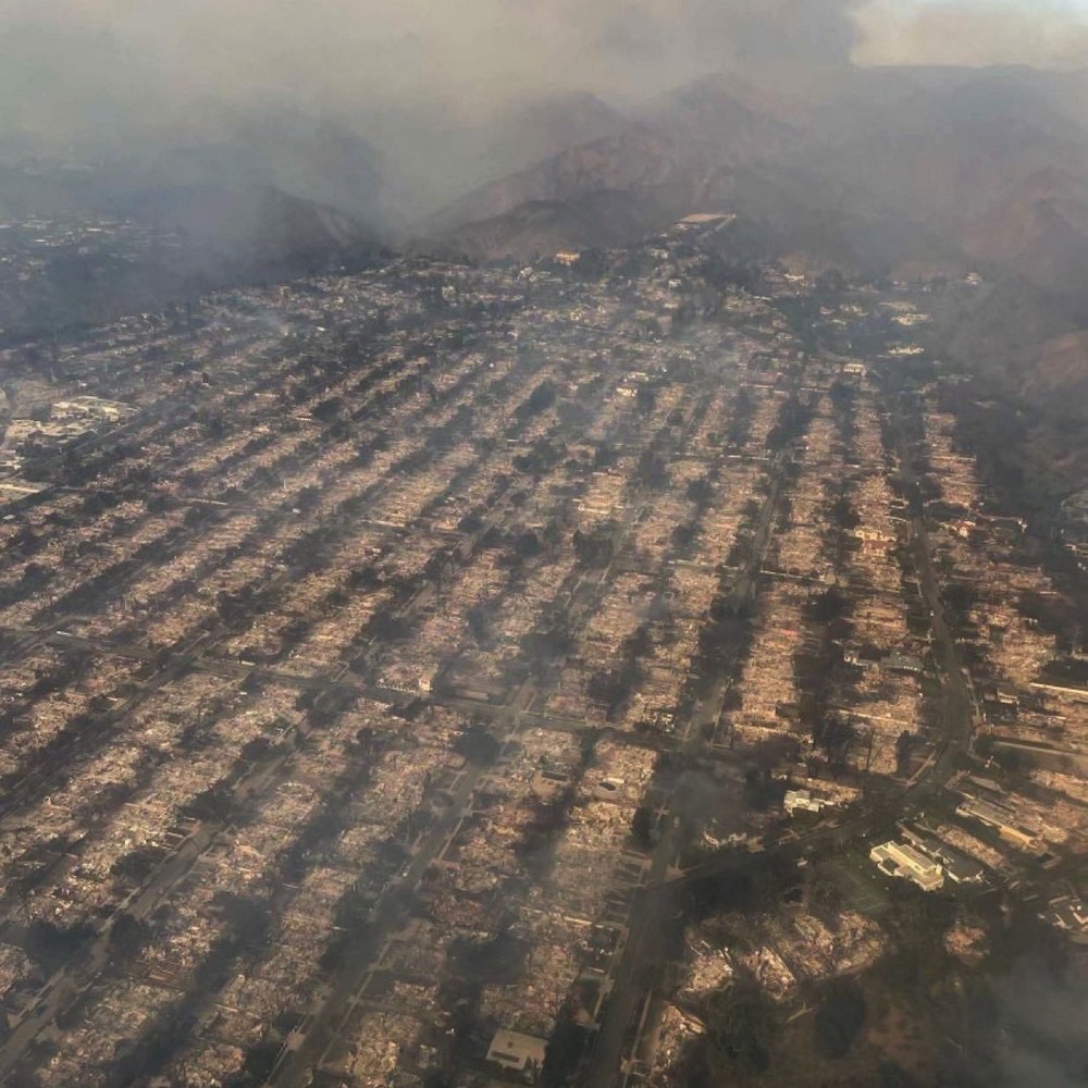 Un quartier de Los Angeles en cendres après l'incendie qui ravage la Californie.