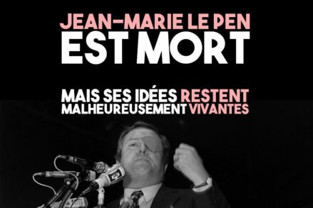 Jean-Marie Le Pen à la tribune pour un discours du Front National.