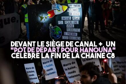 Des pancartes brandies pour le pot de départ d