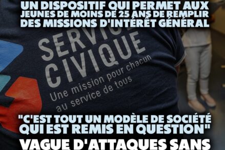 Un t-shirt vu de dos proclame : "Service civique. Une mission pour chacun au service de tous".
