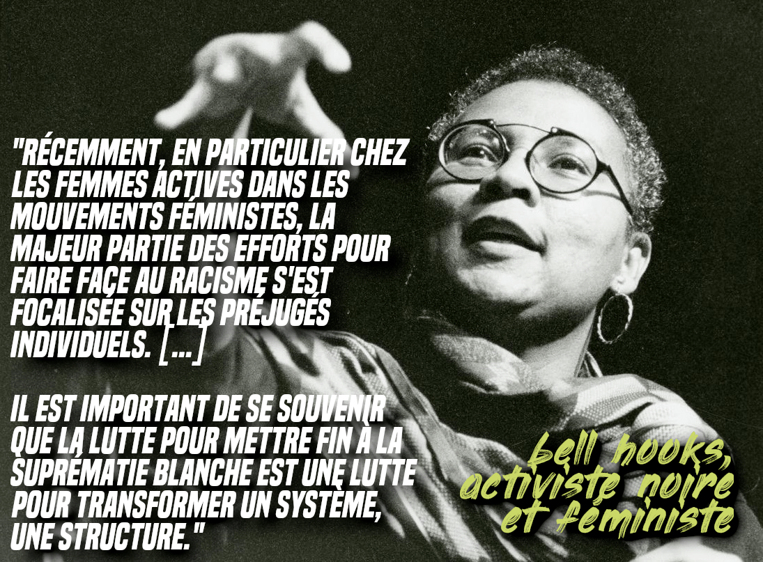 bell hooks développe ses concepts au micro. À côté de son portrait, sa citation développant l