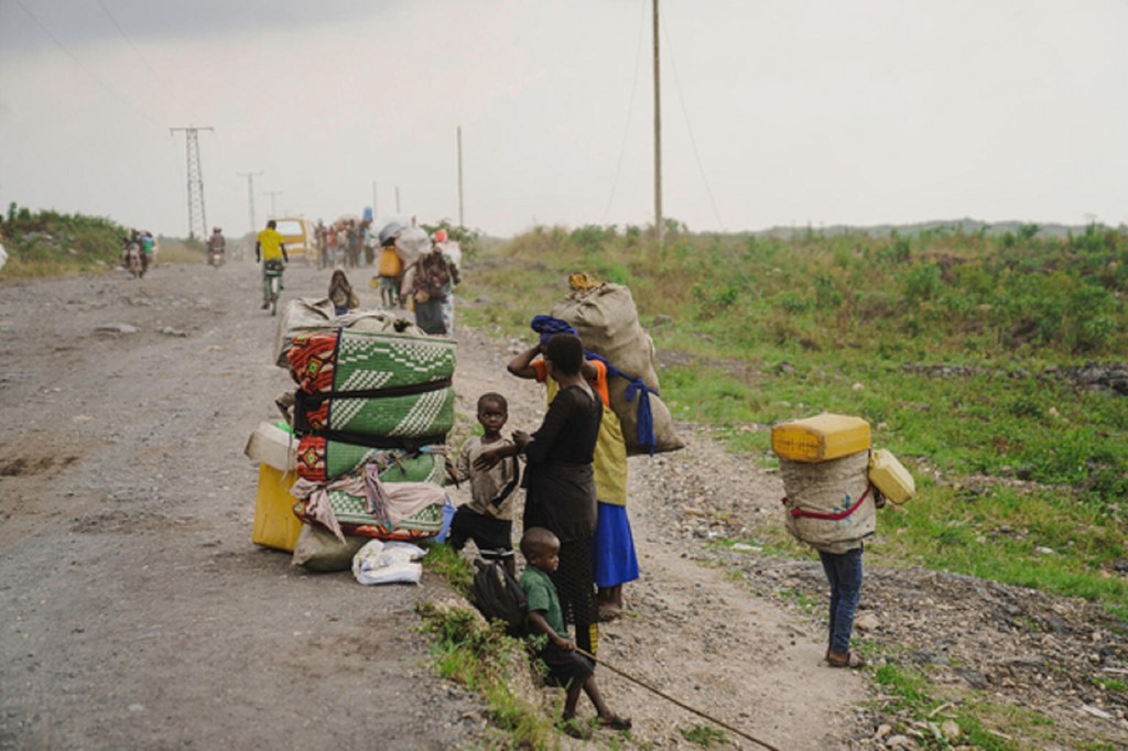 Des familles fuyant les camps de déplacés autour de Goma.