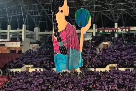 Au stade de Diyarbakır, un immense portrait d