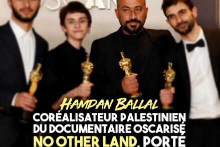 Hamdan Ballal présente sa récompense pour le documentaire No Other Land avec une partie de l