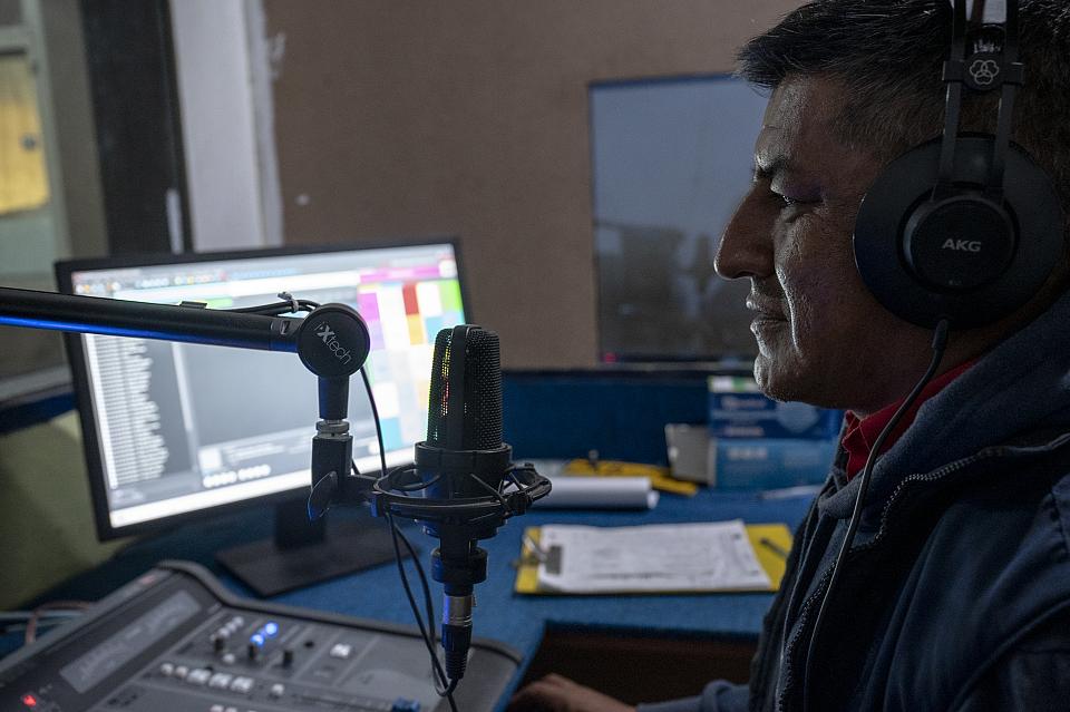 Edgar Marino devant son micro