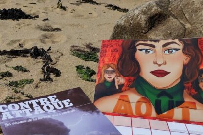 Sur une plage bretonne, une revue Contre Attaque, un calendrier des luttes et des stickers.
