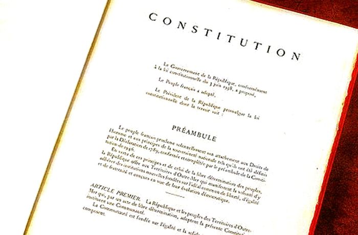 Sortir du mythe constitutionnel