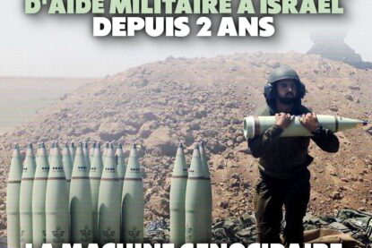 Un soldat israélien pose avec des obus que l
