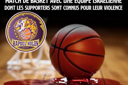À côté du logo du club de l