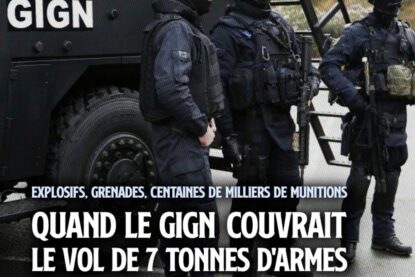 Des membres du GIGN devant leur blindé : des flics surarmés pour que la population se tienne sage.