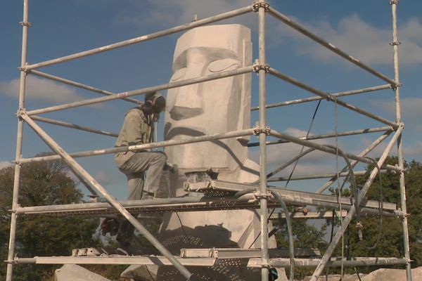 Le Moaï de la Vallée des Saints a été sculpté à Carnoët (Côtes d'Armor) durant un mois