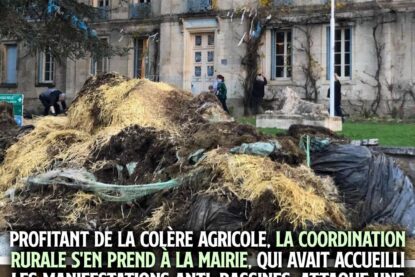 La mairie de Melle, dans les Deux-Sèvres, fait face à un tas de fumier depuis que la Coordination Rurale est passée par là