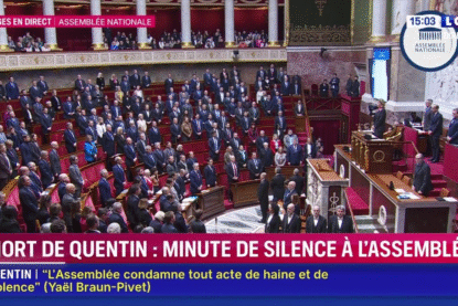 Une minute de silence en homme à Quentin Deranque