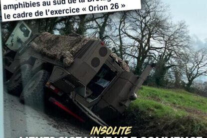 Un véhicule militaire a fini dans un fossé à Plumergat : une curieuse image de la légendaire armée française.