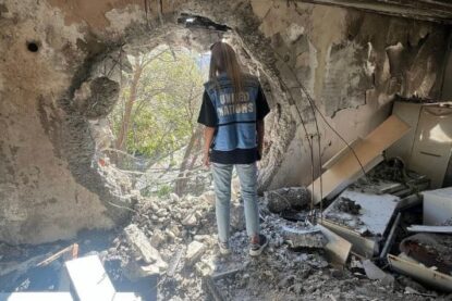 staff onu regarde dégats en Ukraine