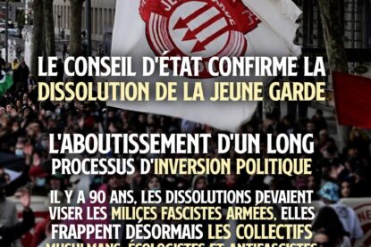 Un drapeau de la Jeune Garde flotte au-dessus d