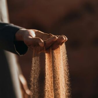 Sable du désert de Hisma en Arabie Saoudite. © Unsplash